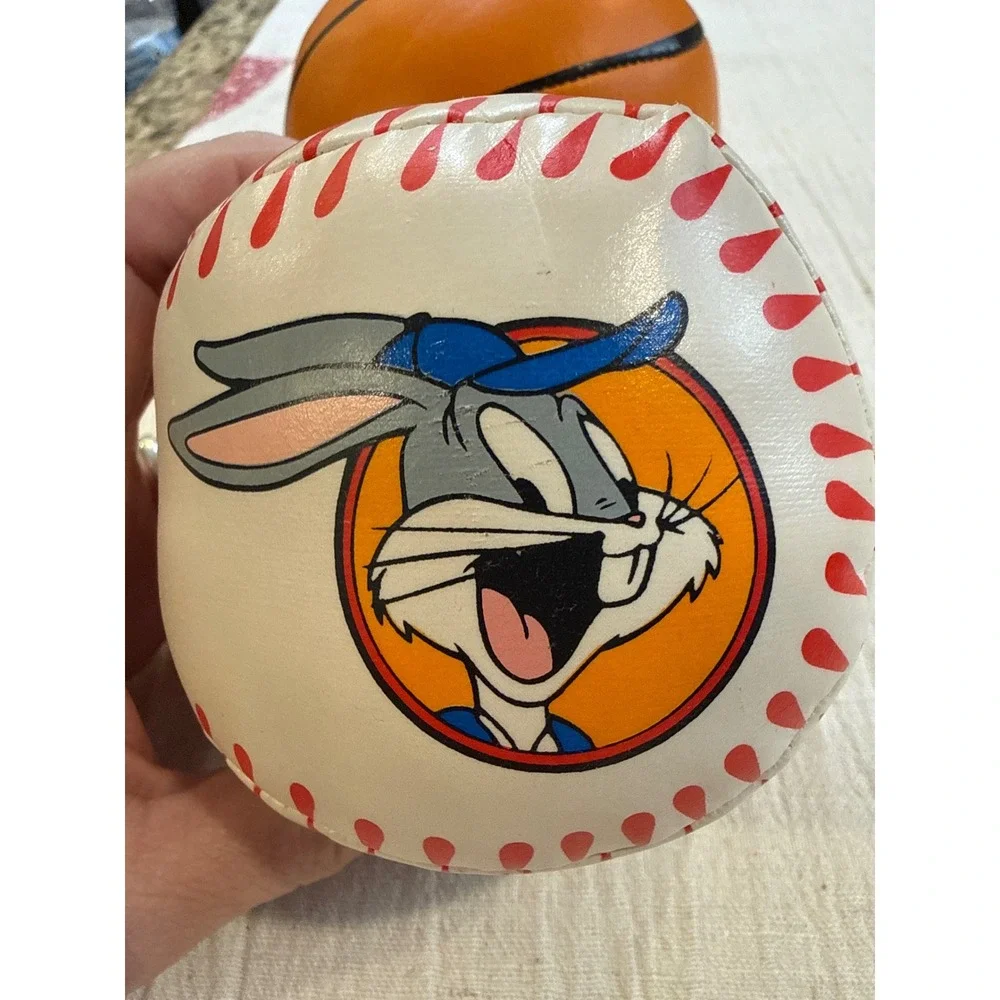Vintage 1994 Looney Tunes Six Flags Bugs Bunny Baseball Wile E Coyote Basketball